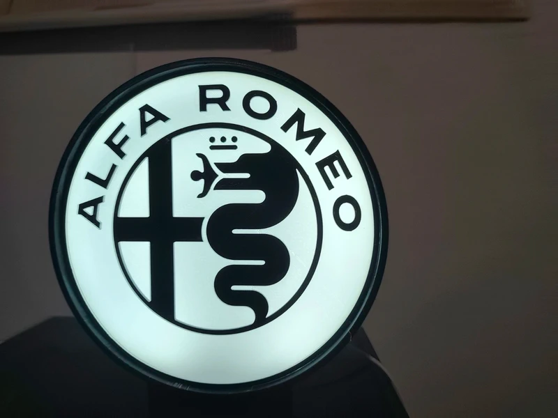 Alfa Romeo preto e branco V2 — imagem 8